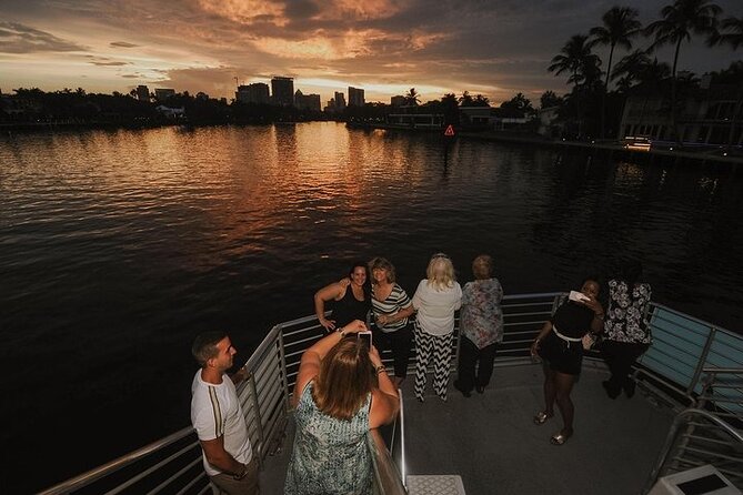 Water Taxi evening hop-on hop-off sunset sightseeing cruise - Stop 2: Las Olas for food and window-shopping