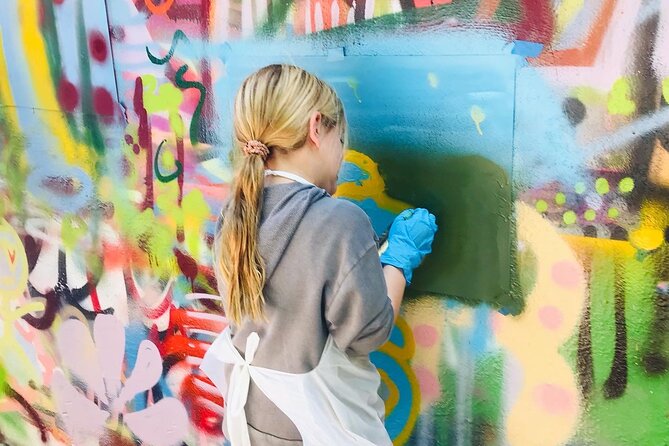 Wynwood Graffiti Experience - Building style with shadows, patterns, and gradients